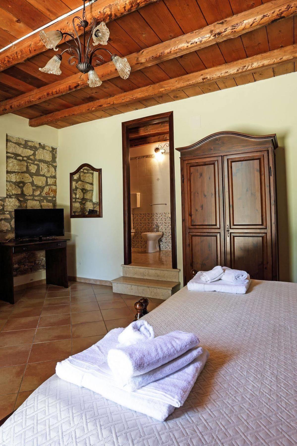 Agriturismo Tenute Pollara Roccamena Exterior photo
